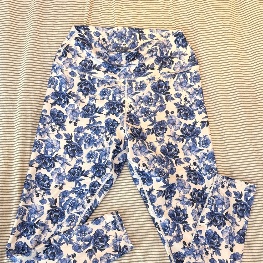 Alice + Olivia Floral Blue and White Leggings